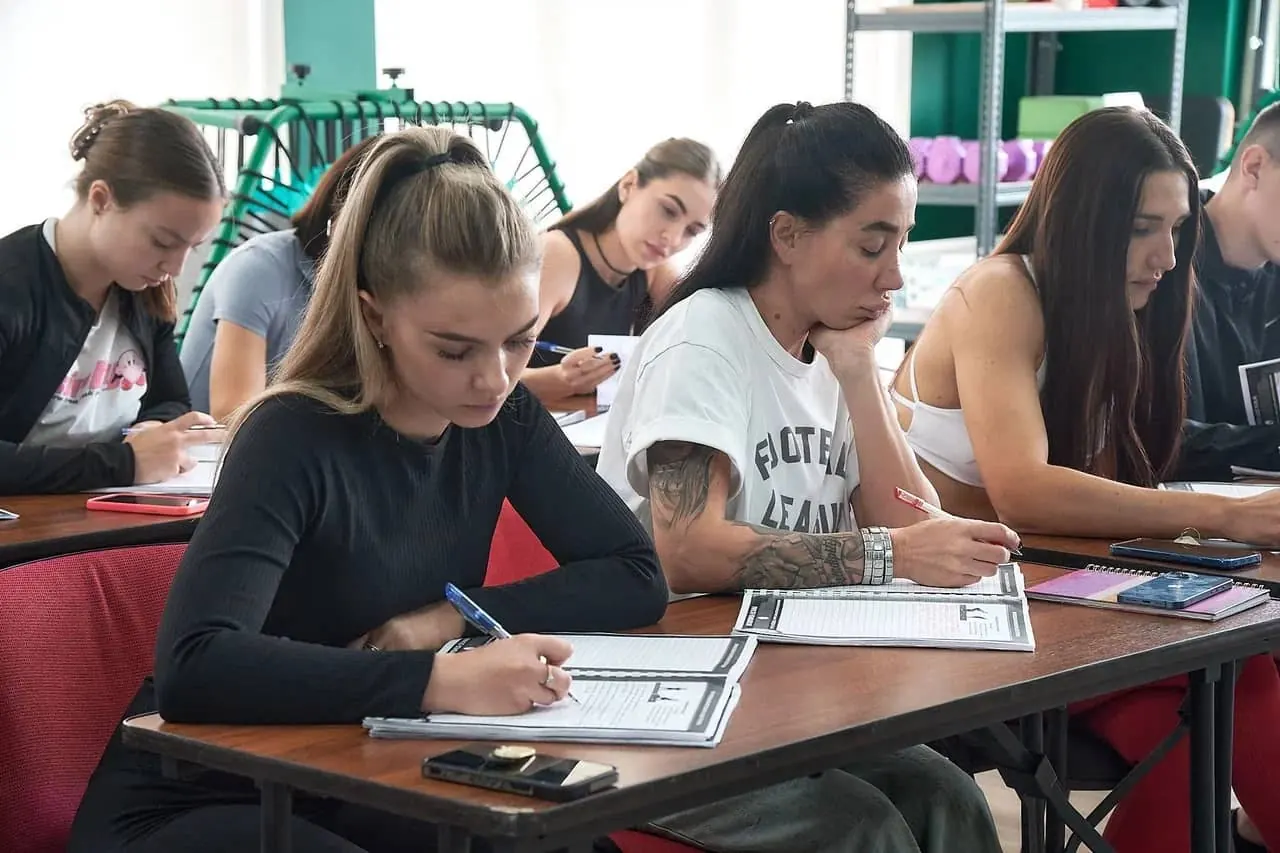 kak-vybrat-obuchenie-instruktora-gruppovyh-programm