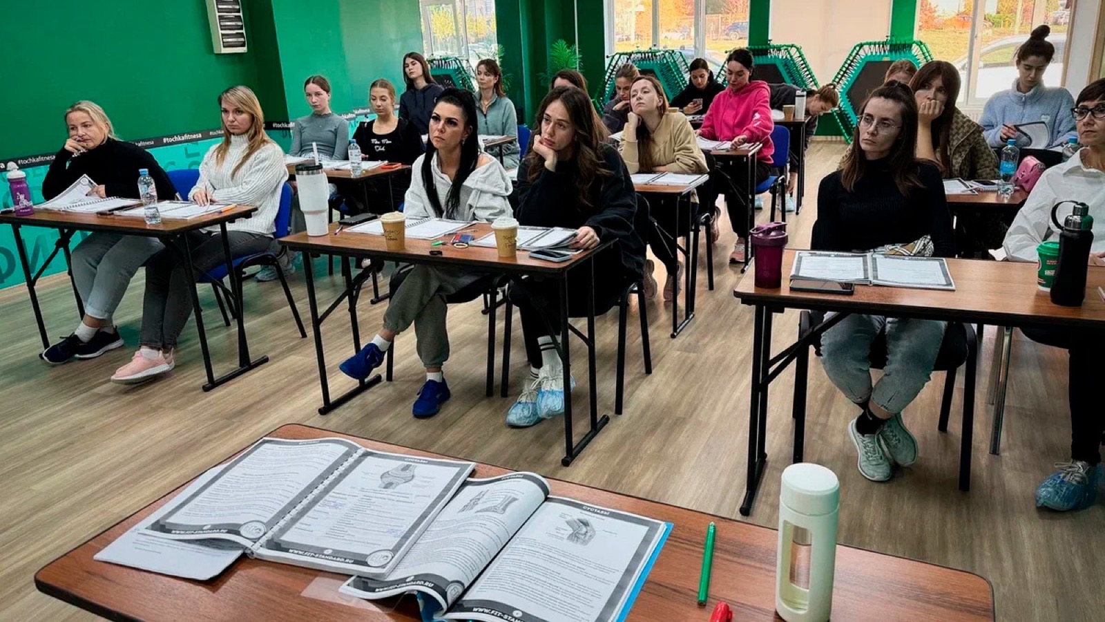 onlajn-ili-oflajn-kurs-dlja-budushhego-trenera-5-kriteriev-chtoby-ne-progadat-s-formatom